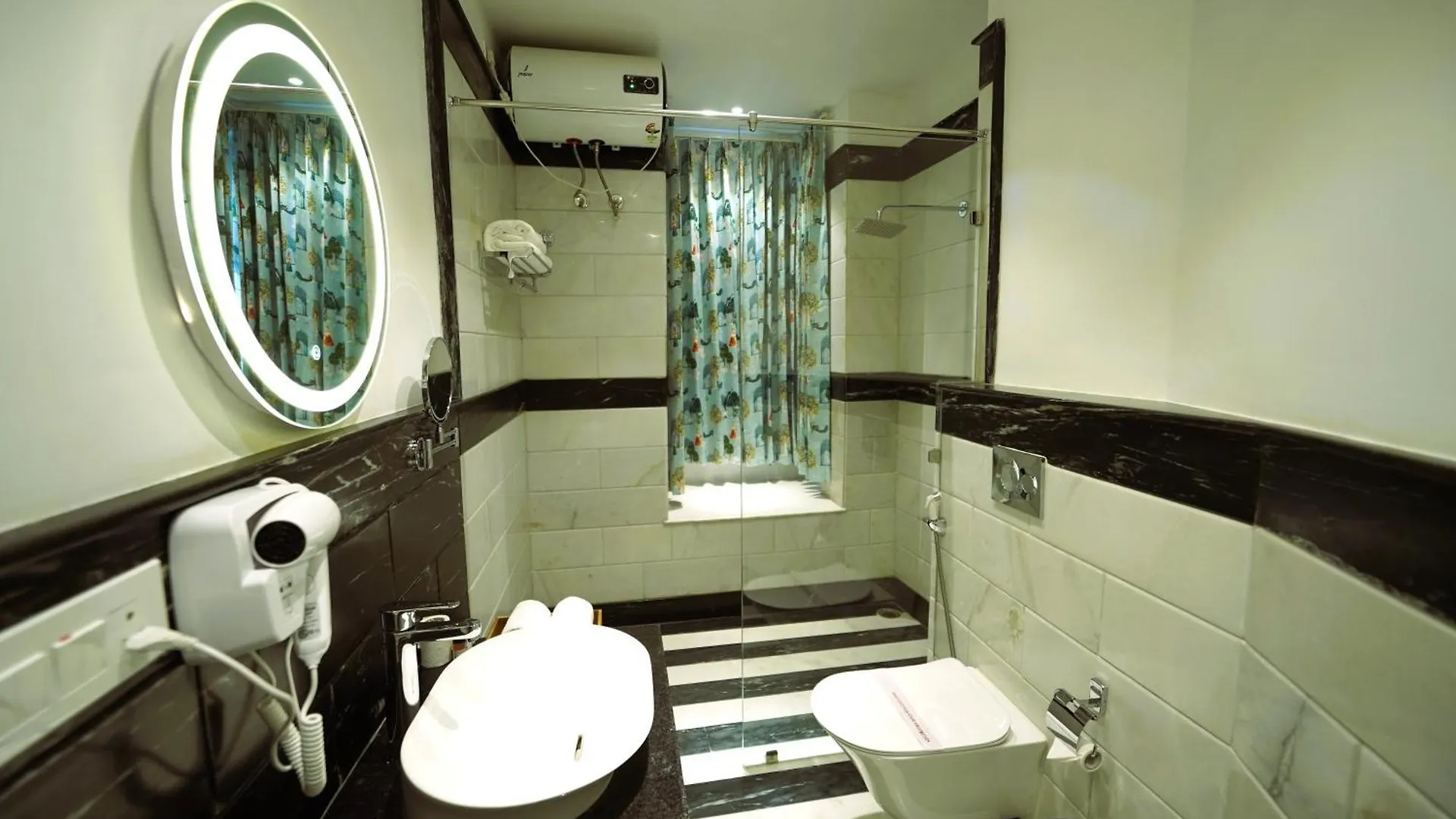 Grandrosse Boutique - Pichola Lake Facing Hotel Udaipur 3*,