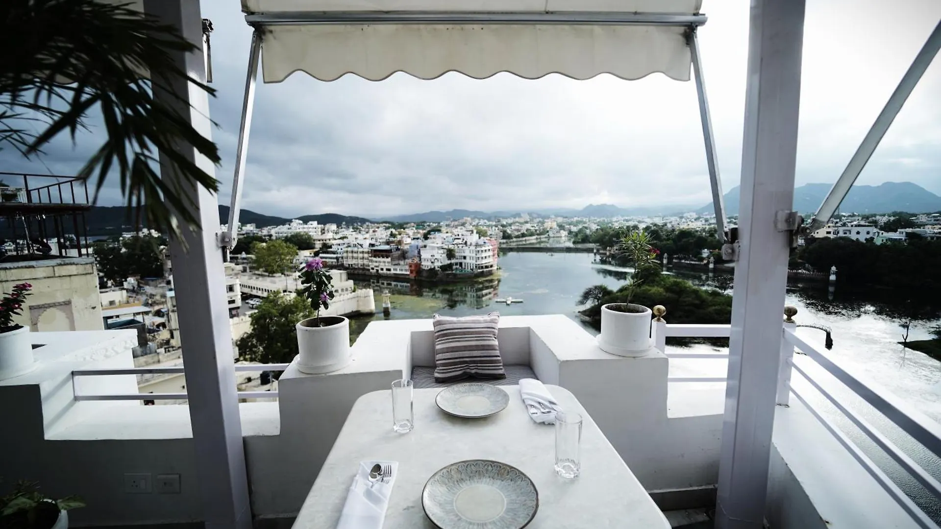 Grandrosse Boutique - Pichola Lake Facing Hotel Udaipur Inde
