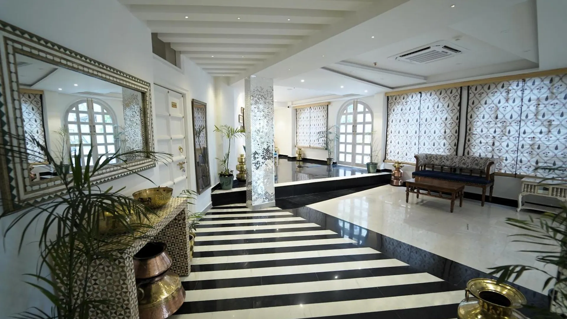 ***  Grandrosse Boutique - Pichola Lake Facing Hotel Udaipur Inde