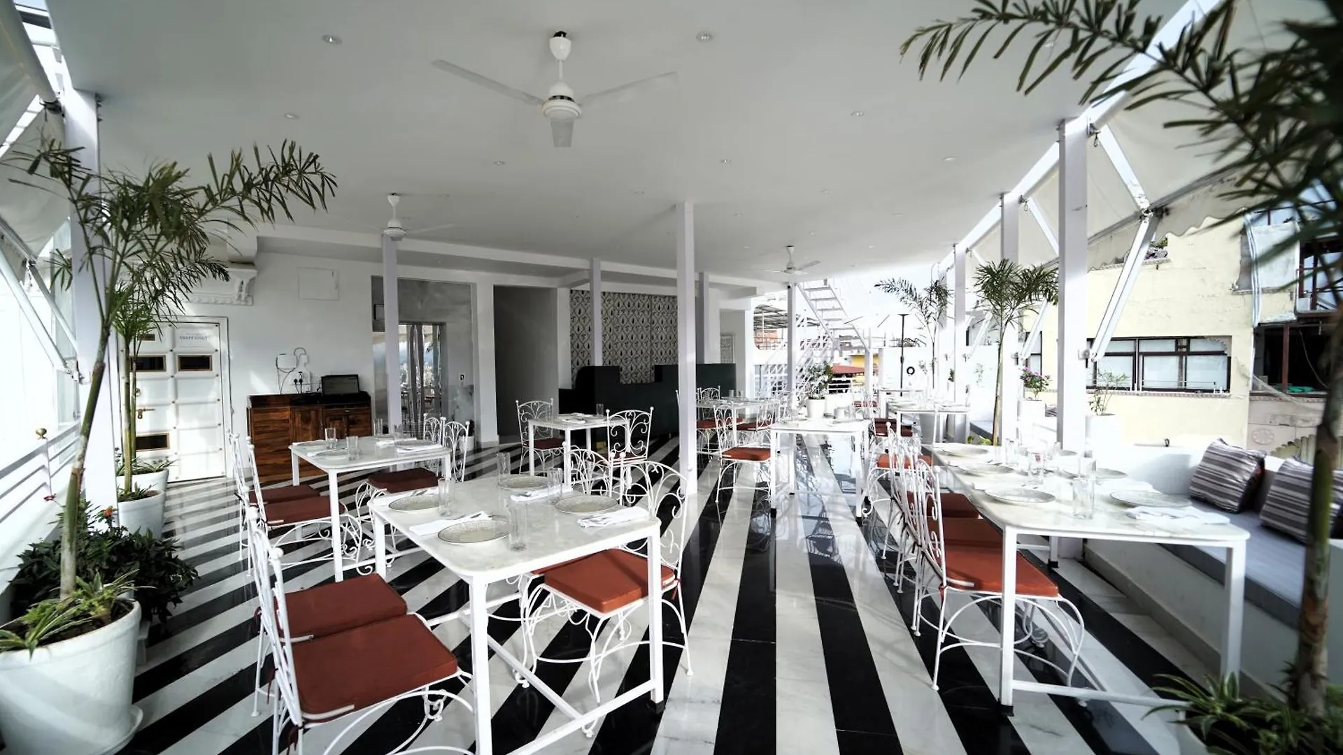 Grandrosse Boutique - Pichola Lake Facing Hotel Udaipur