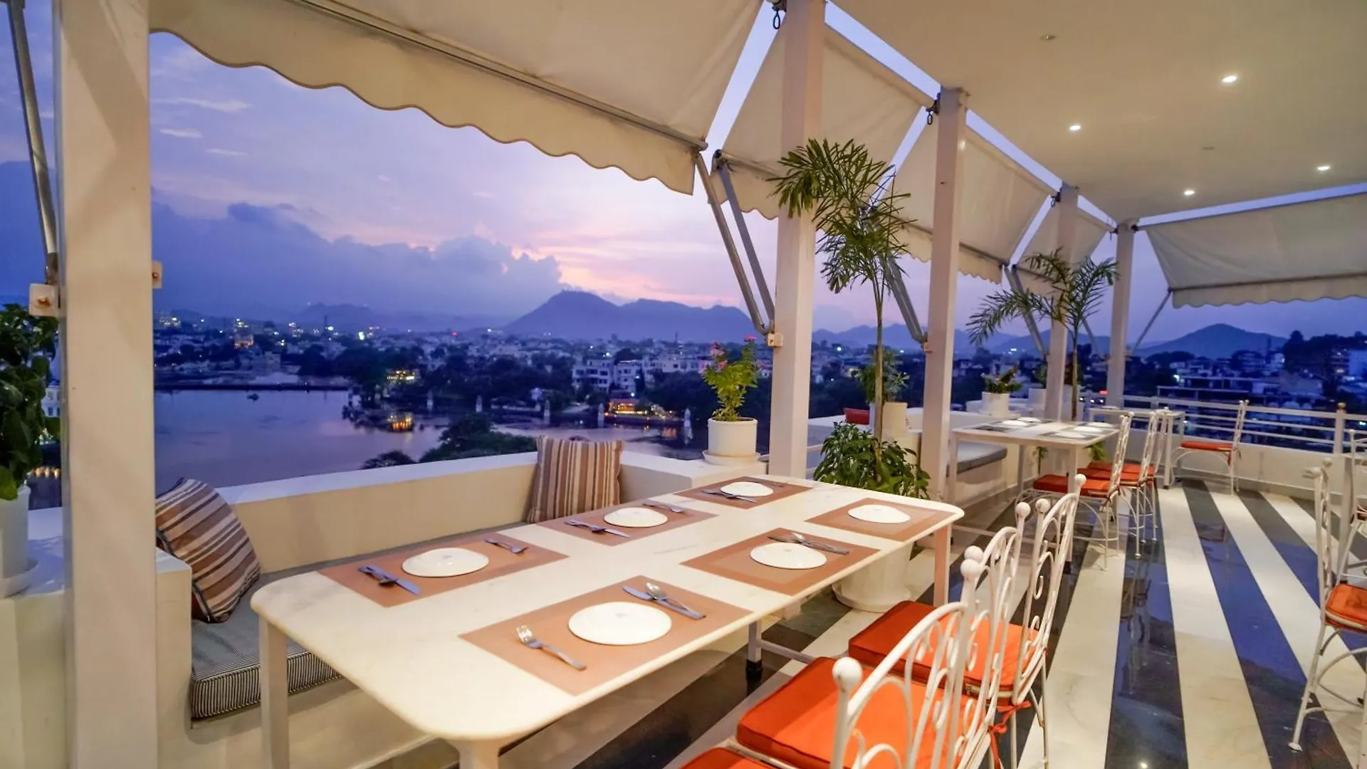 Grandrosse Boutique - Pichola Lake Facing Hotel Udaipur Inde