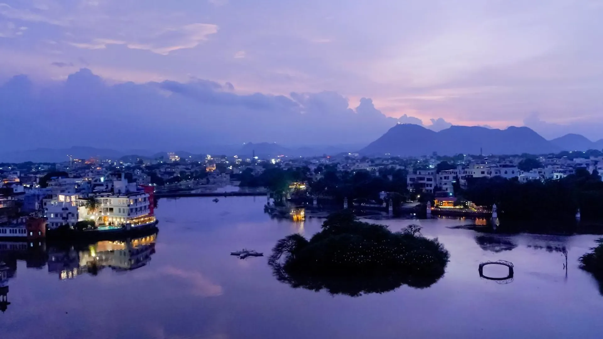 Grandrosse Boutique - Pichola Lake Facing Hotel Udaipur 3*,  Inde