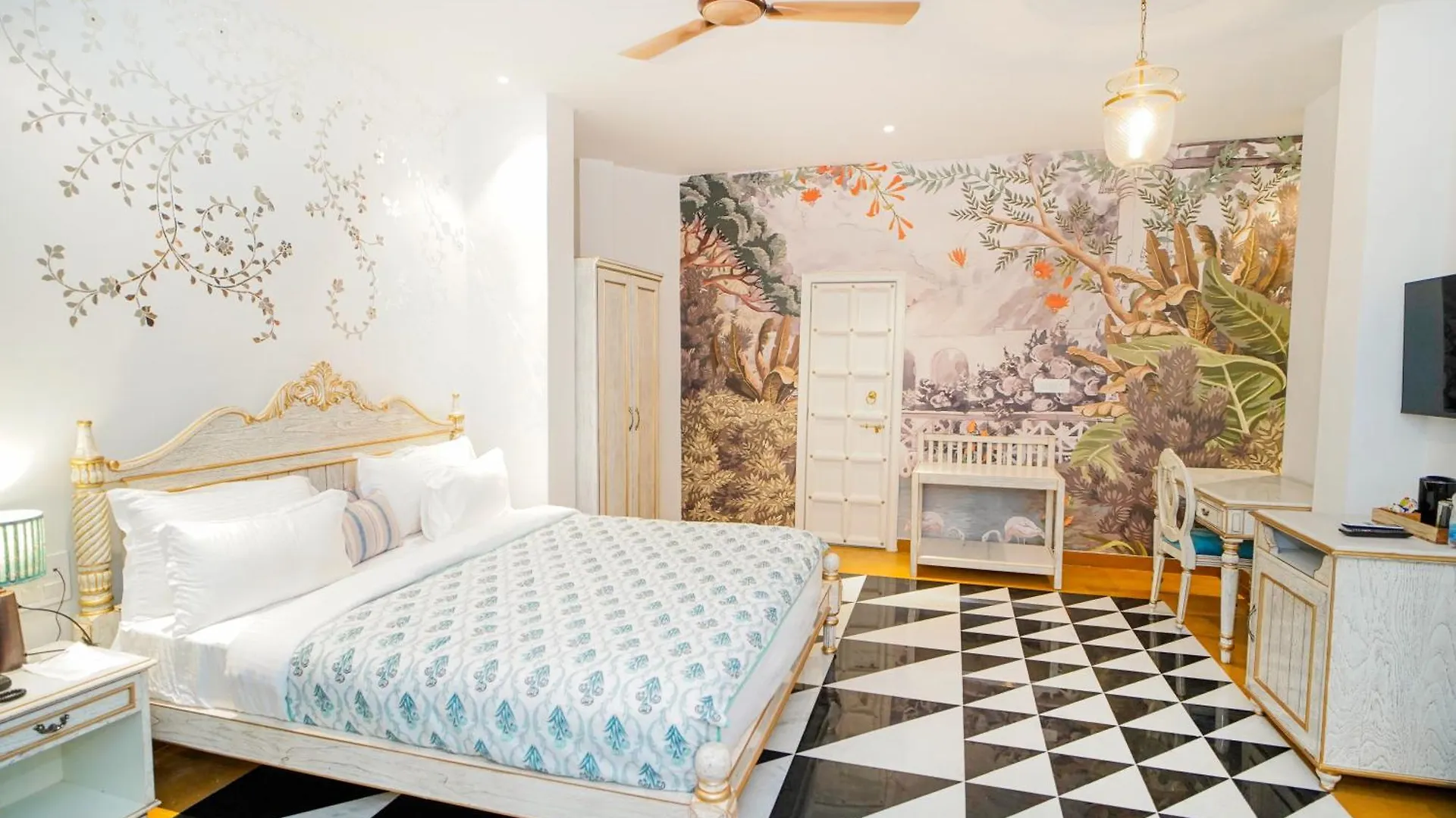 Grandrosse Boutique - Pichola Lake Facing Hotel Udaipur