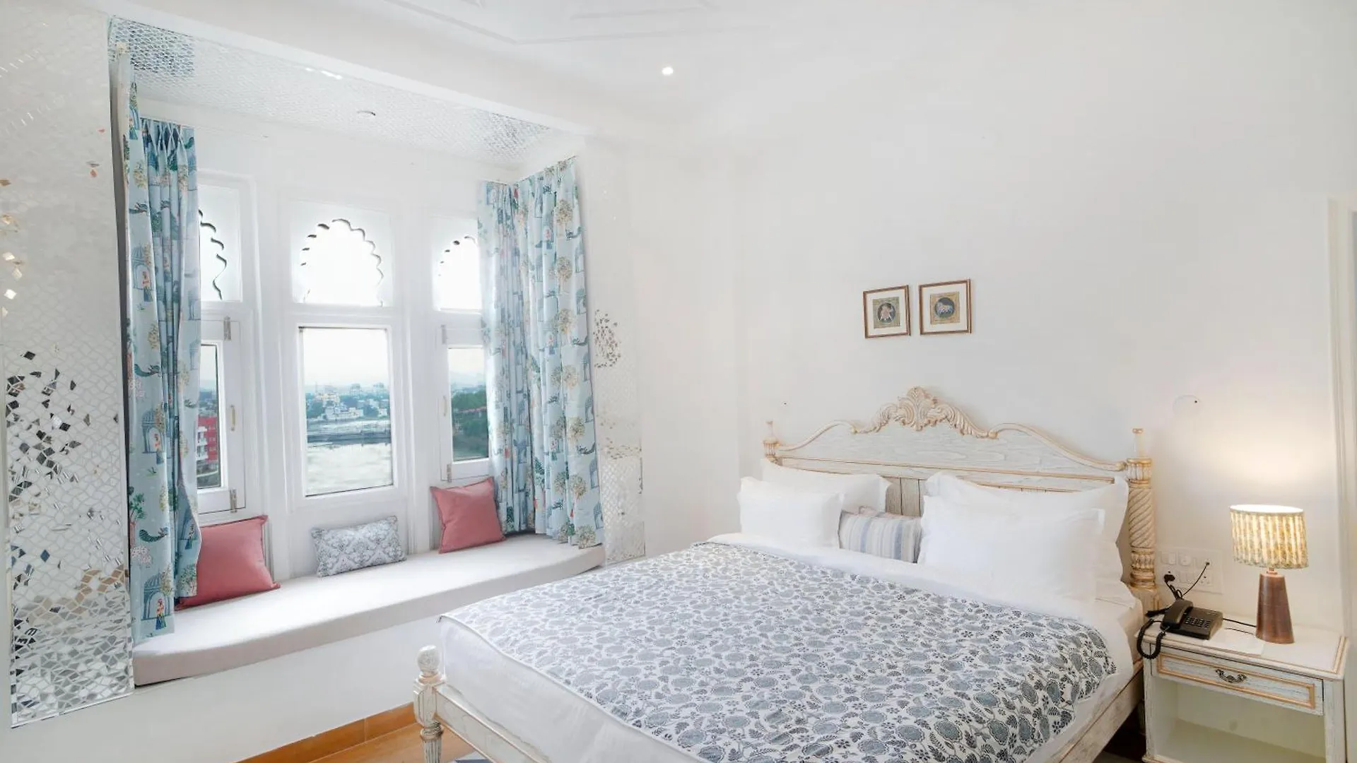 Grandrosse Boutique - Pichola Lake Facing Hotel Udaipur