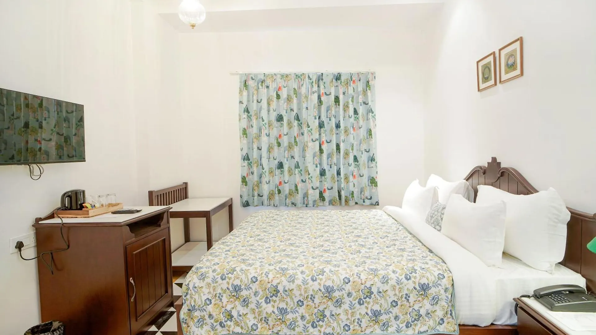 Grandrosse Boutique - Pichola Lake Facing Hotel Udaipur 3*,