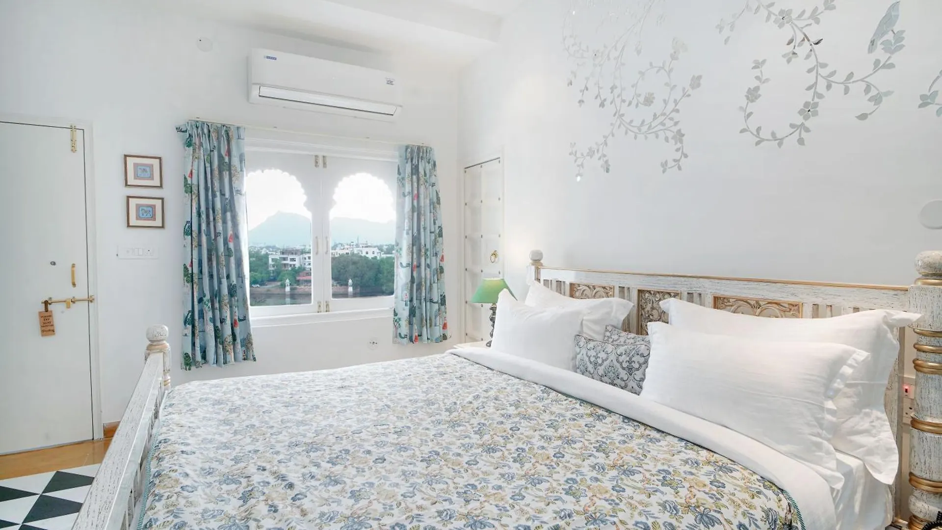 Grandrosse Boutique - Pichola Lake Facing Hotel Udaipur