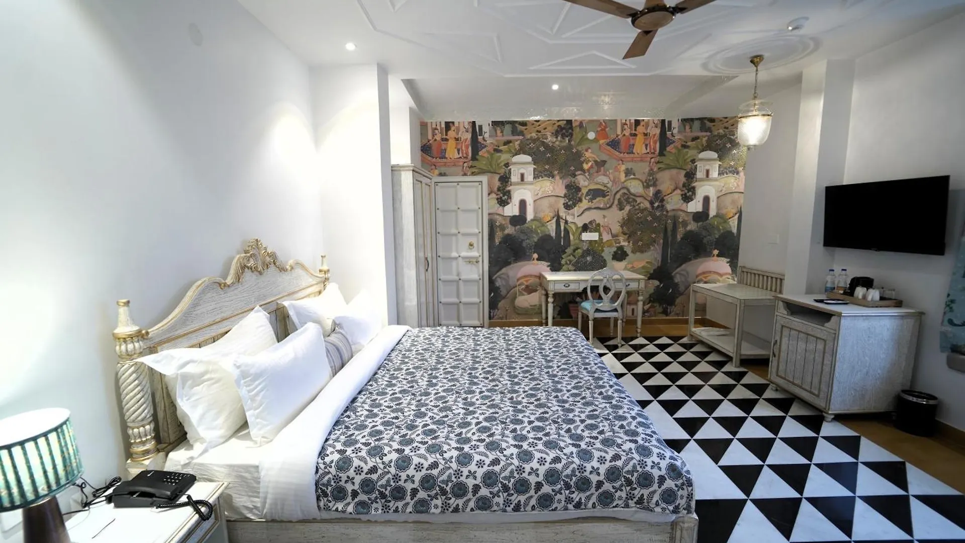 Grandrosse Boutique - Pichola Lake Facing Hotel Udaipur