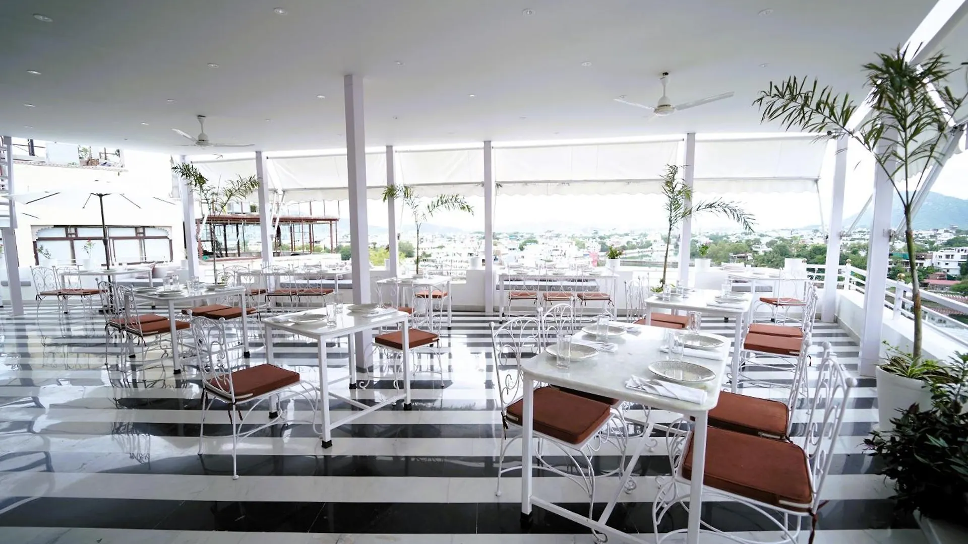 Grandrosse Boutique - Pichola Lake Facing Hotel Udaipur