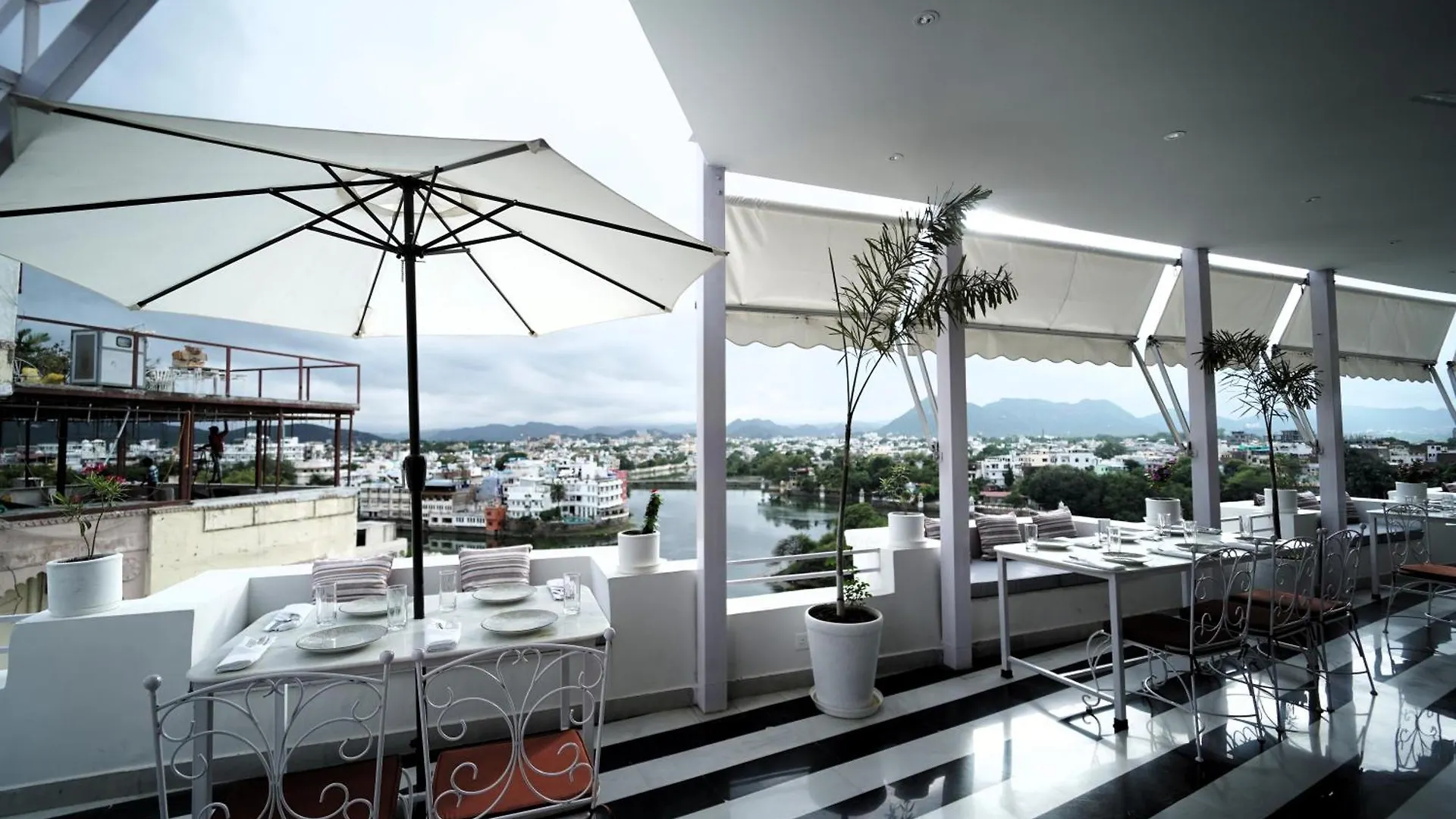 Grandrosse Boutique - Pichola Lake Facing Hotel Udaipur