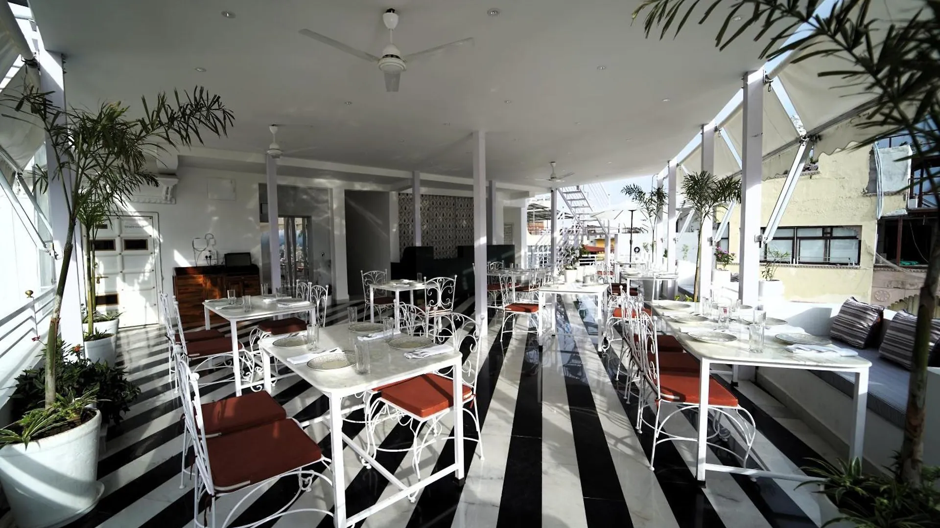 Grandrosse Boutique - Pichola Lake Facing Hotel Udaipur