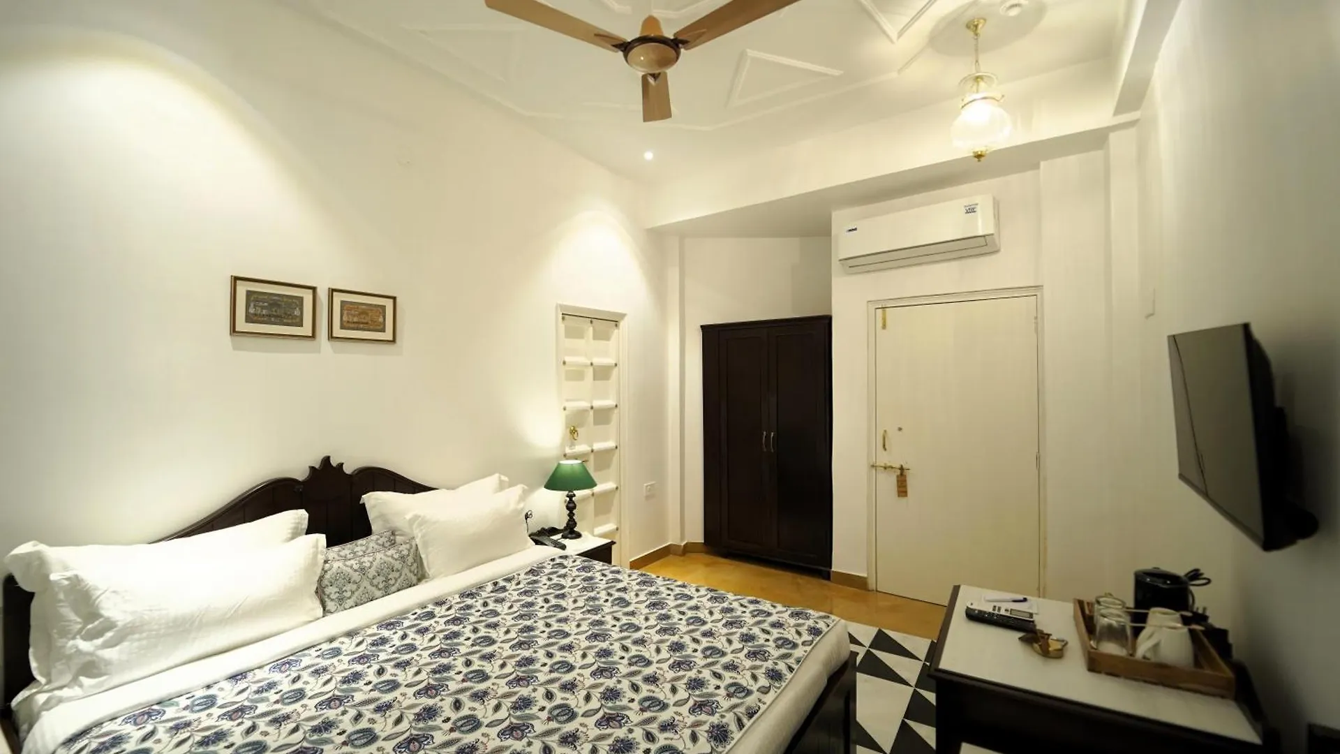 Grandrosse Boutique - Pichola Lake Facing Hotel Udaipur