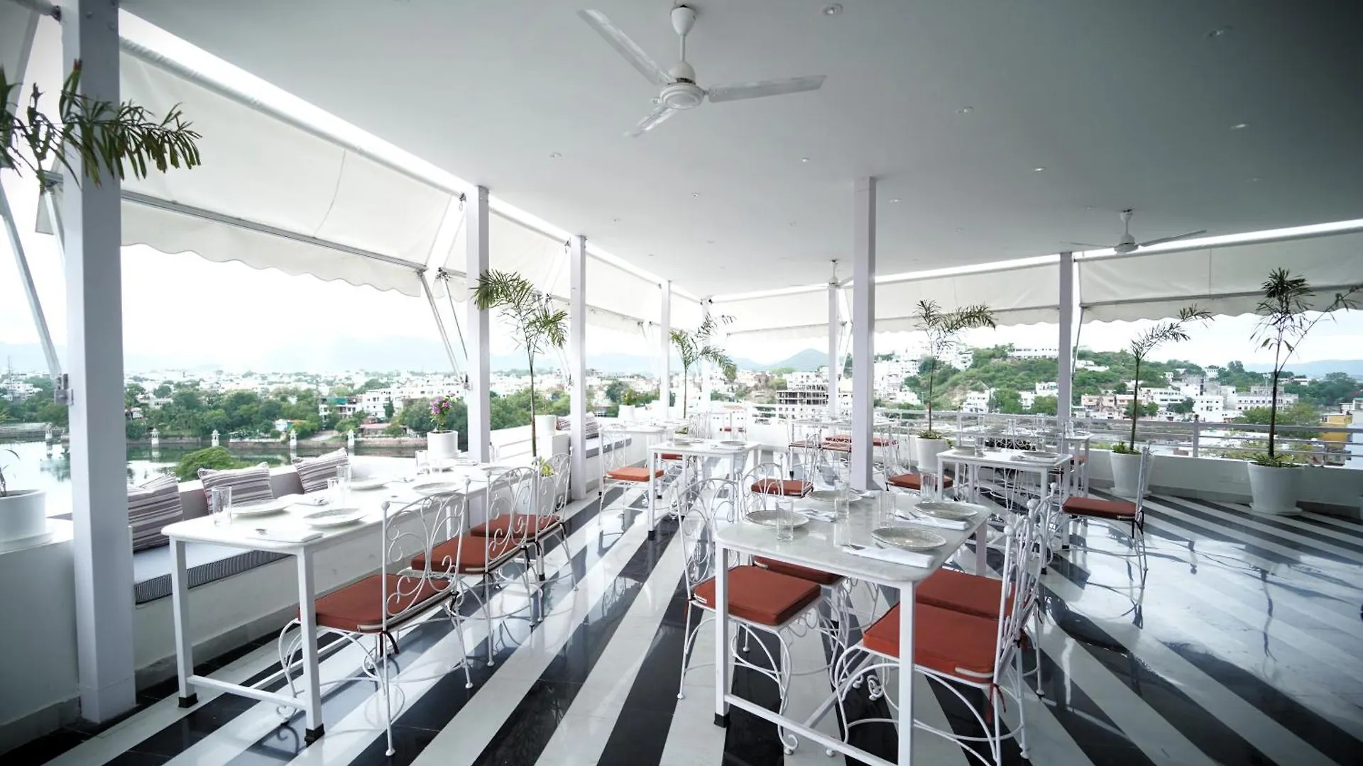 Grandrosse Boutique - Pichola Lake Facing Hotel Udaipur