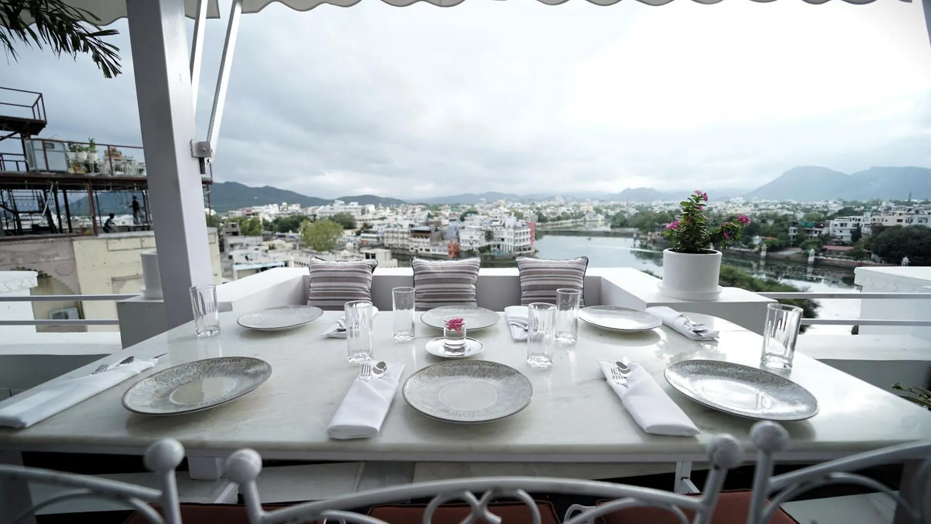 Grandrosse Boutique - Pichola Lake Facing Hotel Udaipur 3*,  Inde