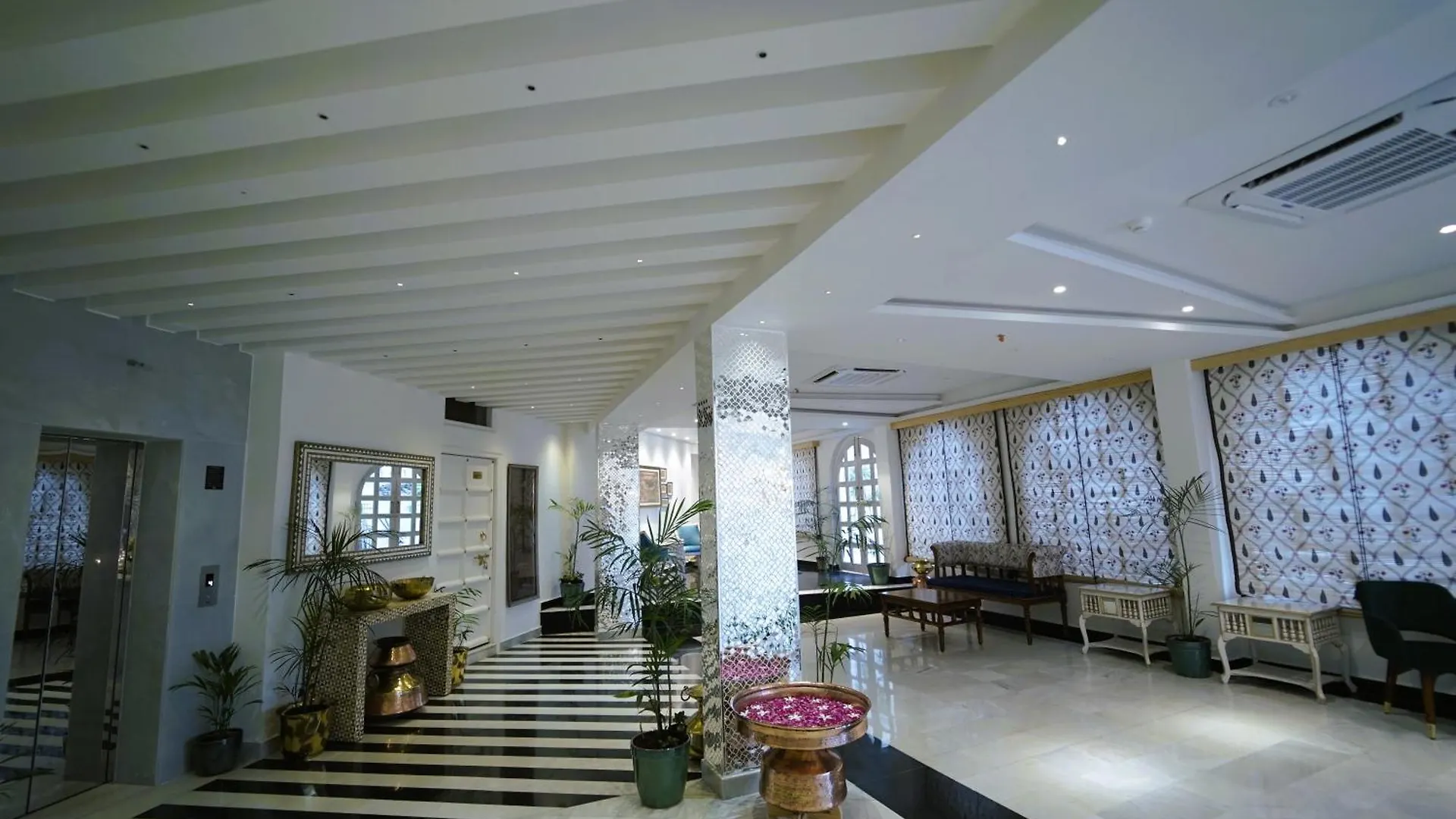 Grandrosse Boutique - Pichola Lake Facing Hotel Udaipur